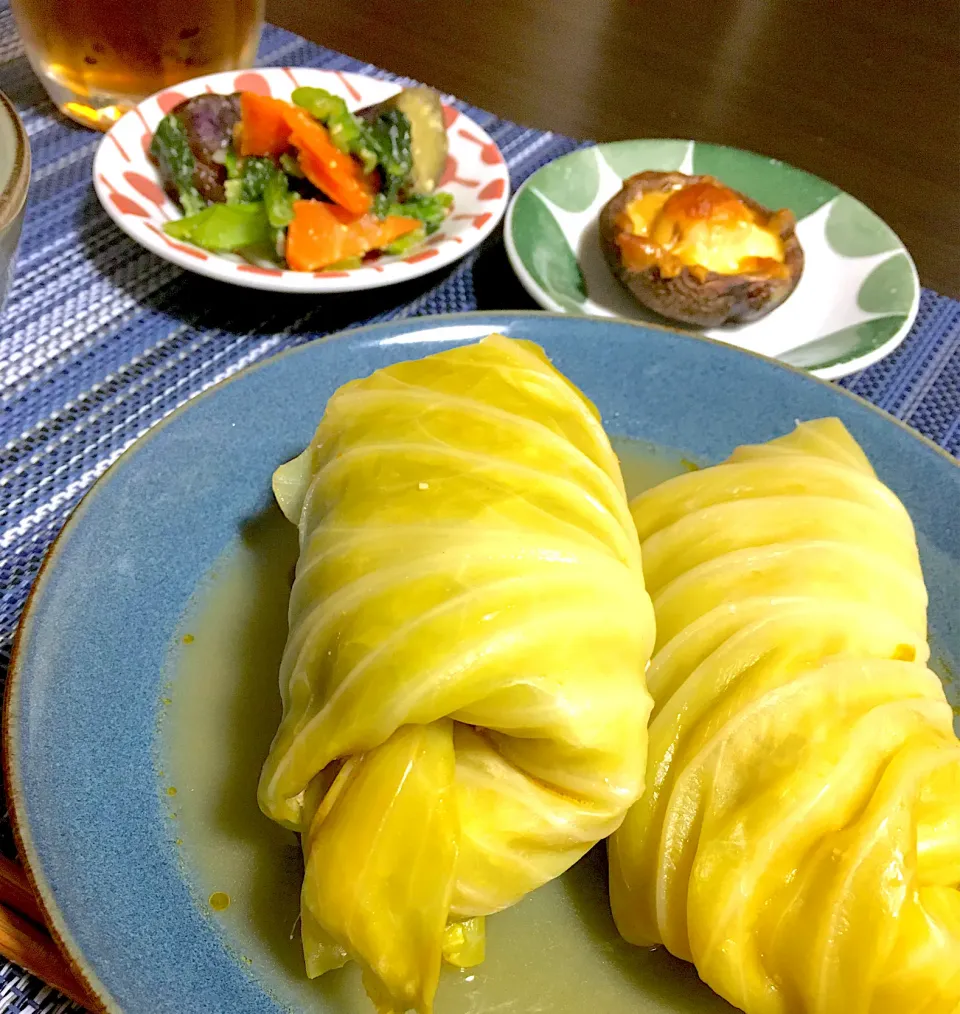 Snapdishの料理写真:ロールキャベツ　しいたけのチーズ焼き　小松菜とナスの味噌だれ炒め|ちぐあささん