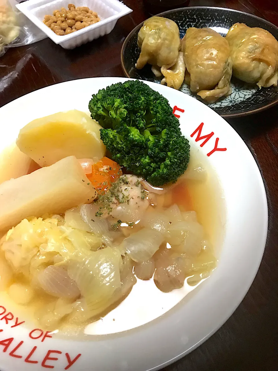 今日の晩御飯。ポトフと鶏皮餃子。納豆。野菜祭りで(笑)|ちーさん