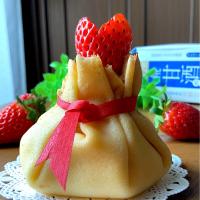 糀甘酒を入れたクレープで苺のクレープ茶巾🍓