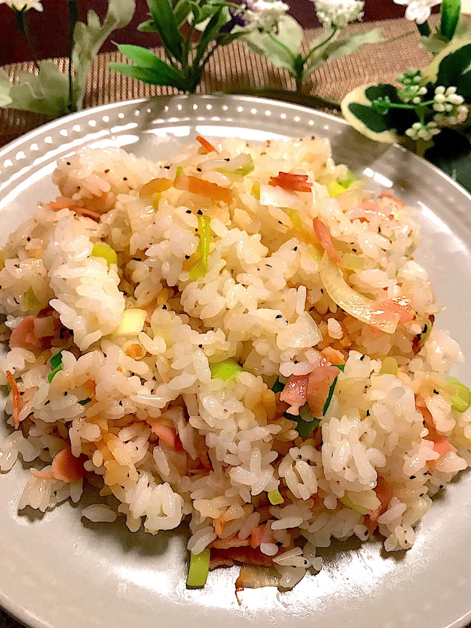 シンプル炒飯、ネギとベーコンの塩胡椒炒飯💕💕|🌺🌺Foodie🌺🌺さん