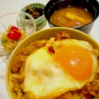 Snapdishの料理写真:カツ丼|雪だるまさん