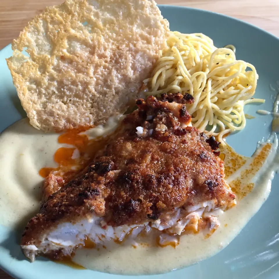 Filet de Sandre en Croûte de Chorizo et sa Crème d’Ails, Spaghettis poêlés et Chips de Parmesan.|PHILIPPEさん