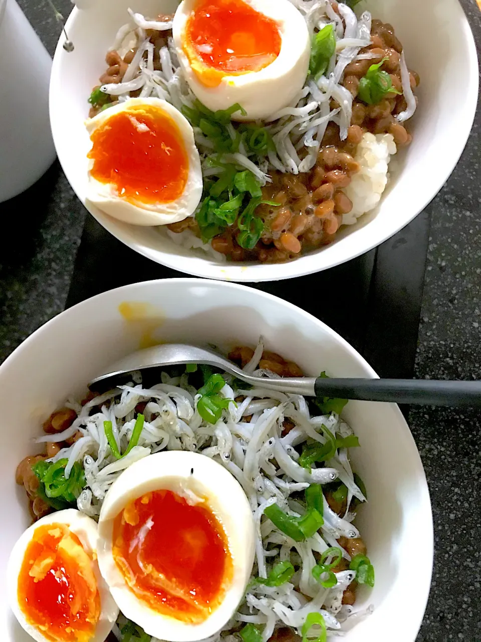 しらす納豆味付け卵丼　パッカ〜ン❣️|シュトママさん