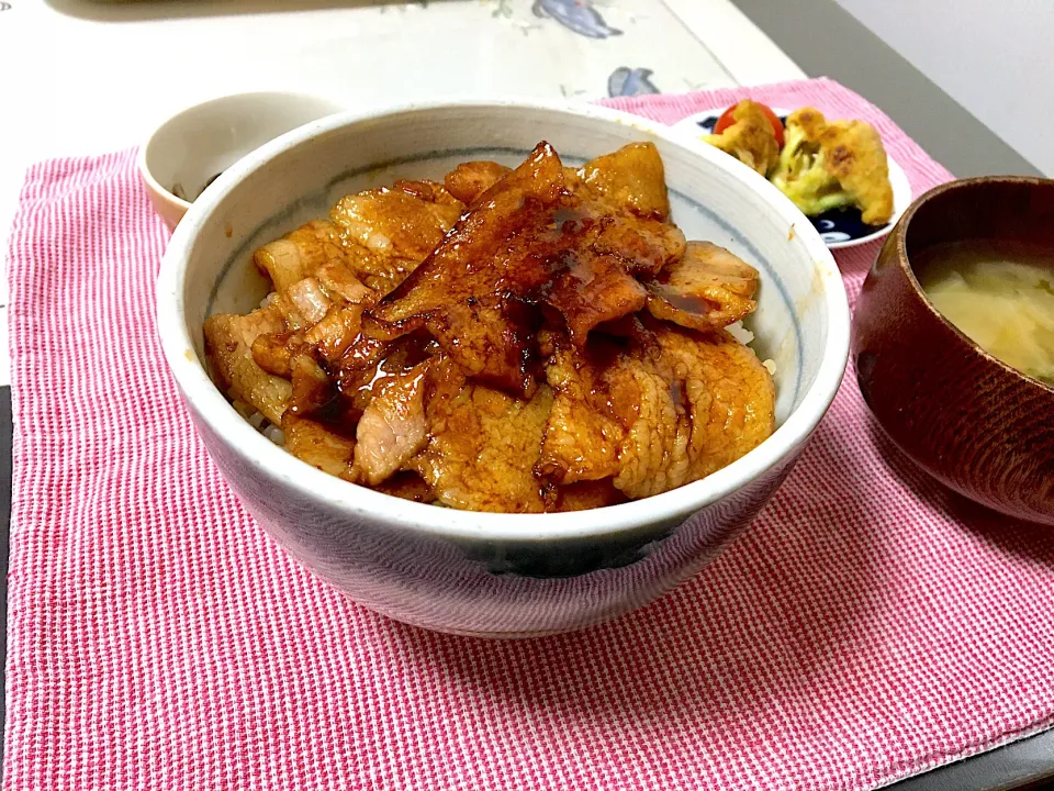 もちもち豚丼|みよさん