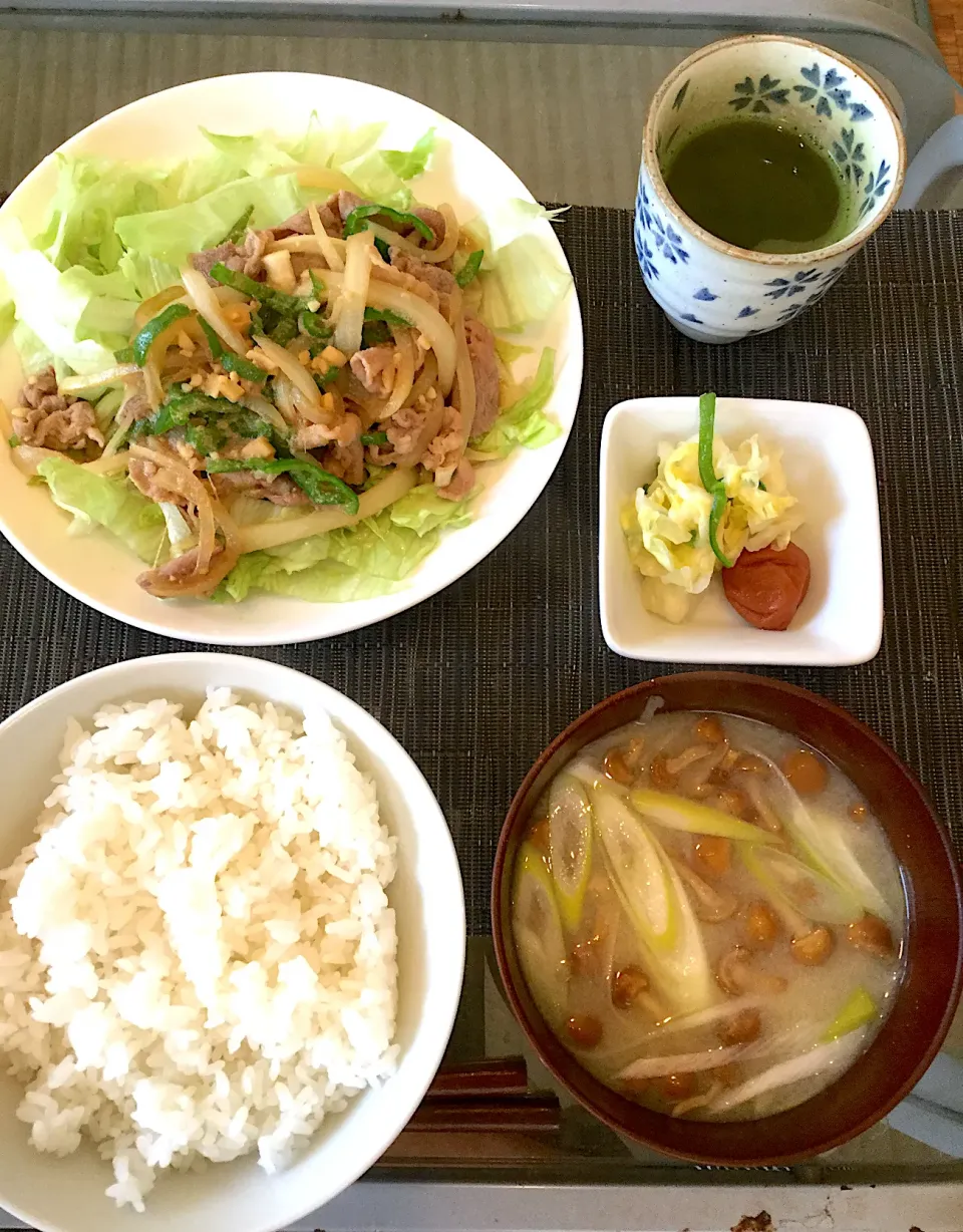 Snapdishの料理写真:2020年２月22日男前美容師の手作り朝ごはん　生姜焼き定食∠( `°∀°)／|Booパパさん