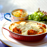 昼ごはん　高野豆腐のタコミートでミートソース的パスタグラタン