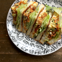 菜の花とゆでたまご、にんじんサラダのサンドイッチ🥪