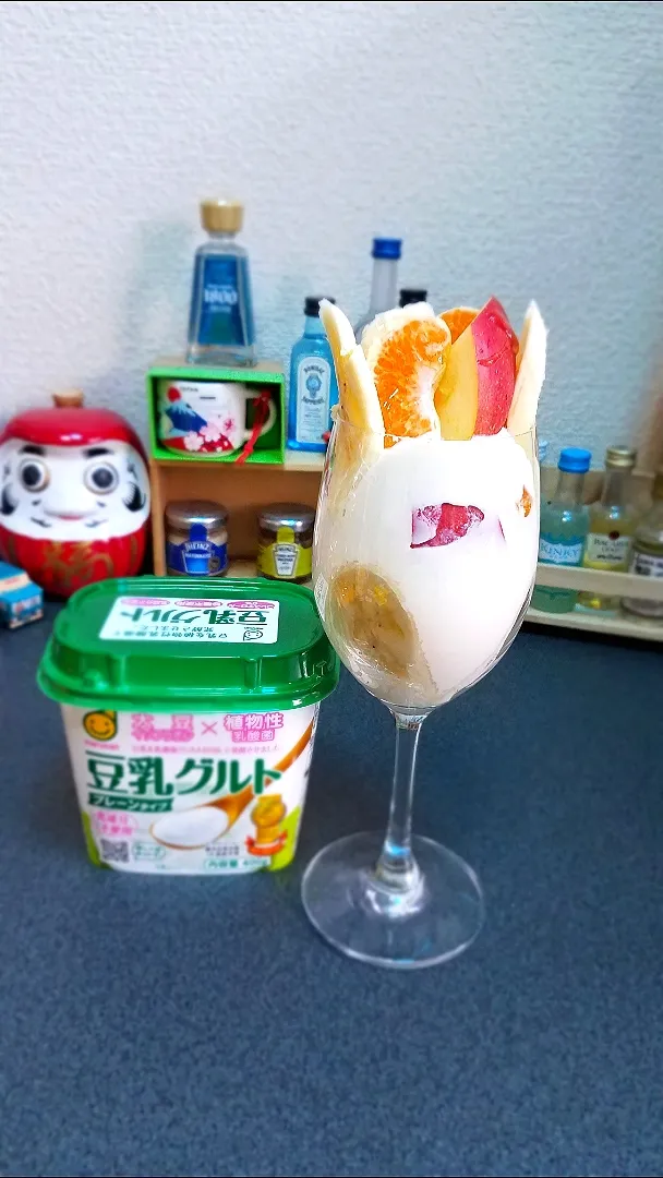 Snapdishの料理写真:豆乳グルトでフルーツパフェ😋|masaki .fさん