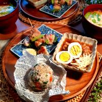 30分チャレンジ！【奇跡のコラボプレート】♪♪ ねぎま(塩)／豚角煮風・風／ゆかり・ジャコ・ルッコラ・粉チーズ・トマト・ごまおむすび／豆腐・スナップエンドウ・溶き卵のお味噌汁♪♪