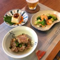 海老とブロッコリーの塩炒め
豚なんこつの塩煮
冷奴