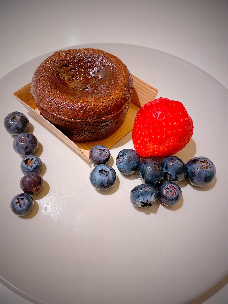 Chocolate Fondant Cake with fruits|Zhen Zhenさん