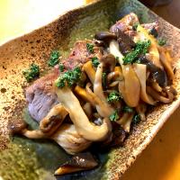 牛ハネシタステーキの木の子ソース