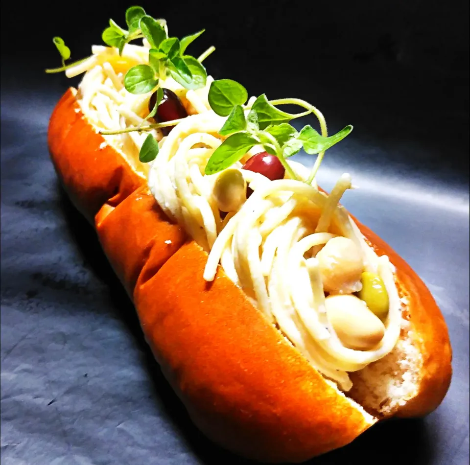 豆のパスタサラダサンドでございます。|ayaさん