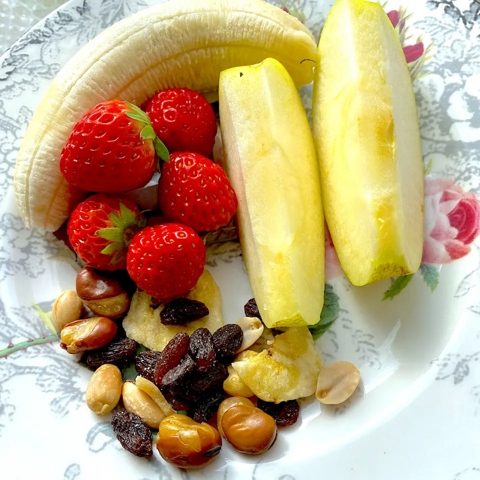 Fruits 🍎 🍌 my breakfast|Food Gardenさん