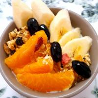 🔷飲むヨーグルトでフルグラ朝食🔷伊予柑🍊バナナ🍌丹波黒豆入り