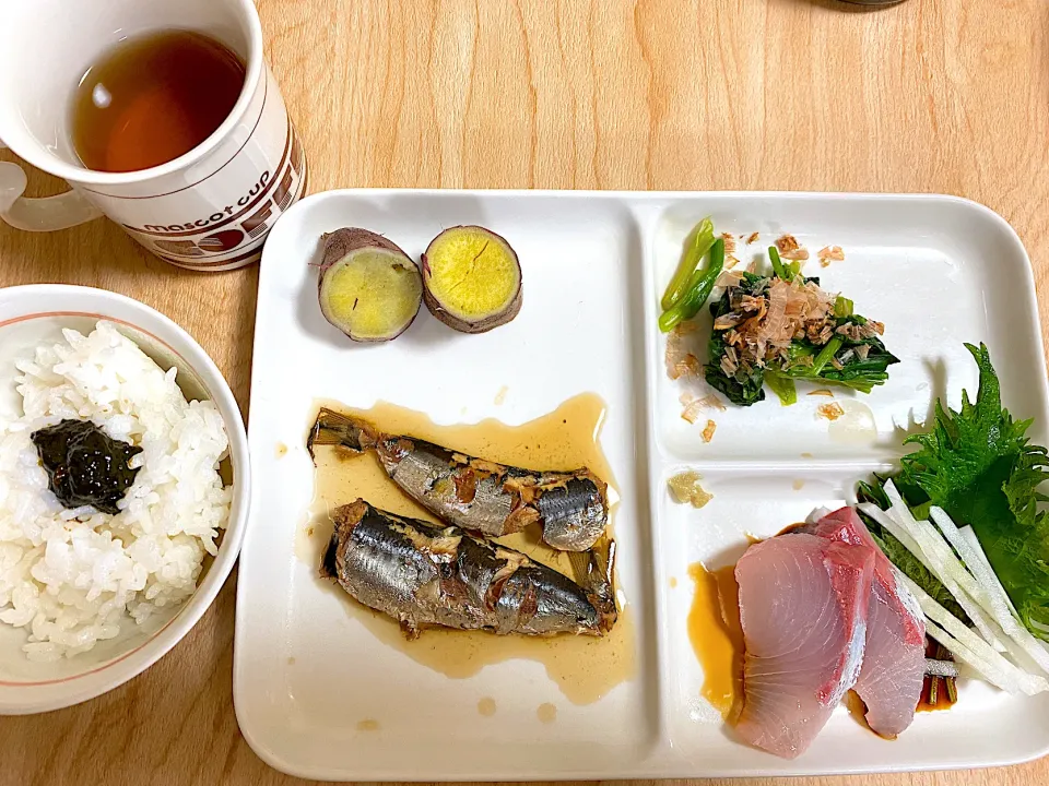 Snapdishの料理写真:いわしの煮物、ブリの刺身|tomn720さん