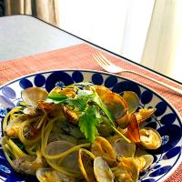 アサリと三つ葉のスパゲッティ〜☘☘☘出会いのボンゴレ・ビアンコ❣️