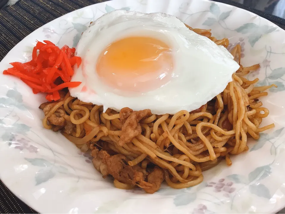 Snapdishの料理写真:お昼は焼きそばを食べよう😋|アライさんさん