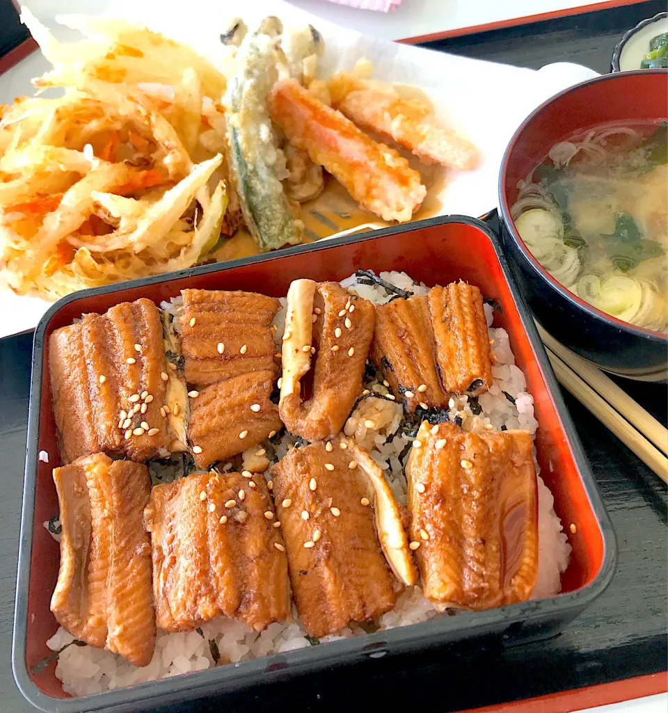 柴漁港の煮アナゴ定食|シュトママさん