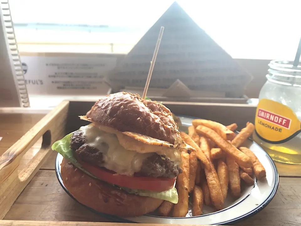 クアトロチーズバーガー🍔|ななみんさん