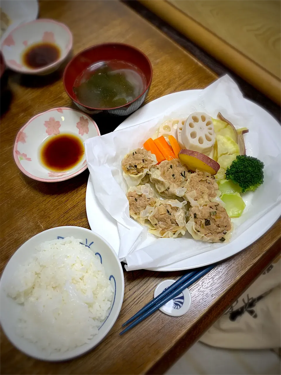 焼売・蒸し野菜ディップ・わかめスープ・ご飯|ちびろ菌さん