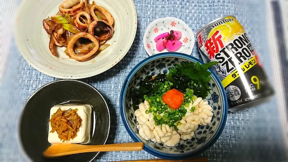 ★小料理屋 ちえこ お品書き★
☆白子ぽん酢
☆イカとネギのバター醤油炒め
☆京都豆腐と七味なめ茸
☆紫蘇ニンニク
☆strongzeroﾀﾞﾌﾞﾙﾚﾓﾝ|☆Chieco☆さん