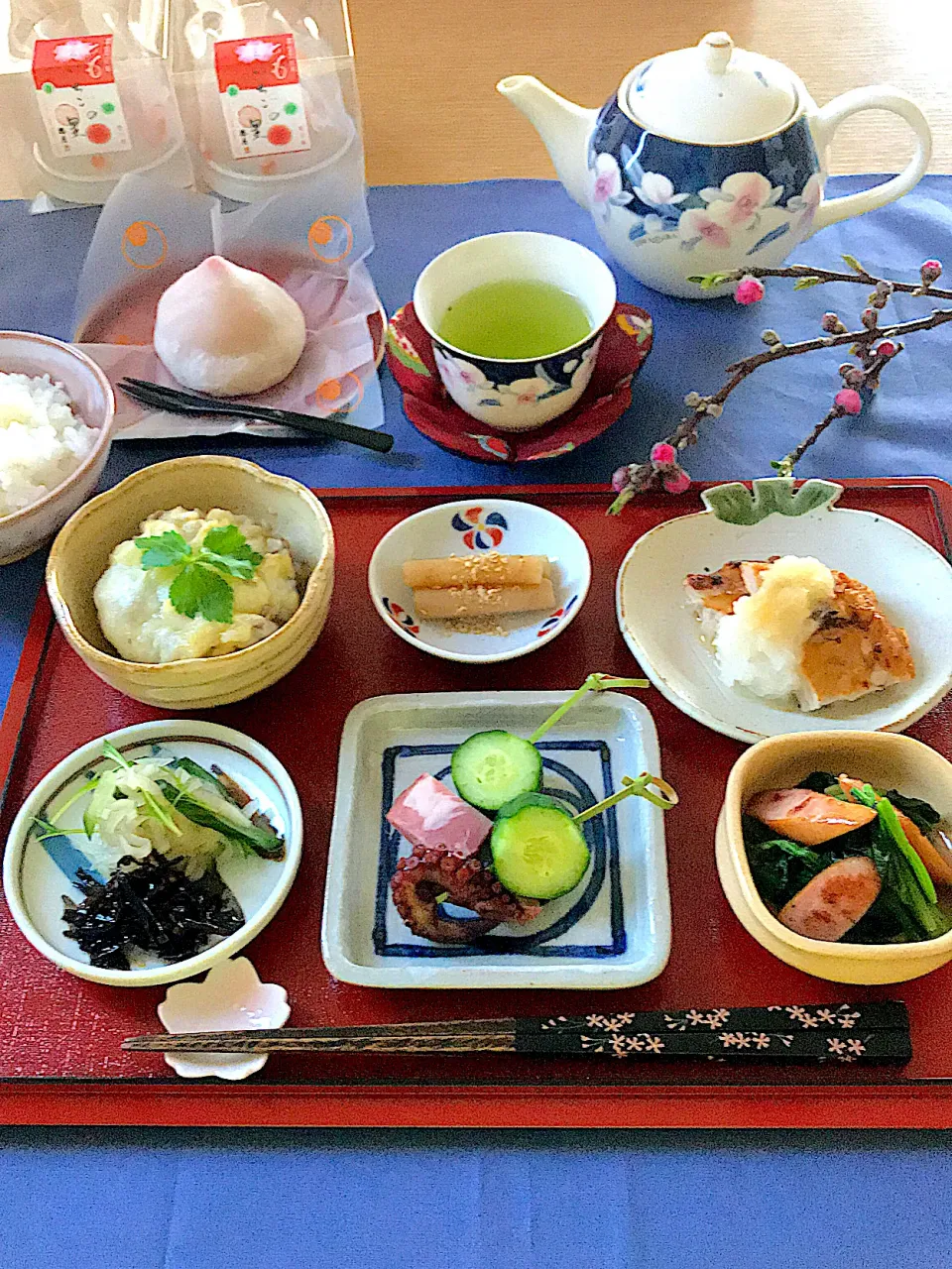 時短肉じゃがチーズ焼きと、ちょこちょこおかずのお昼ご飯|サミカさん