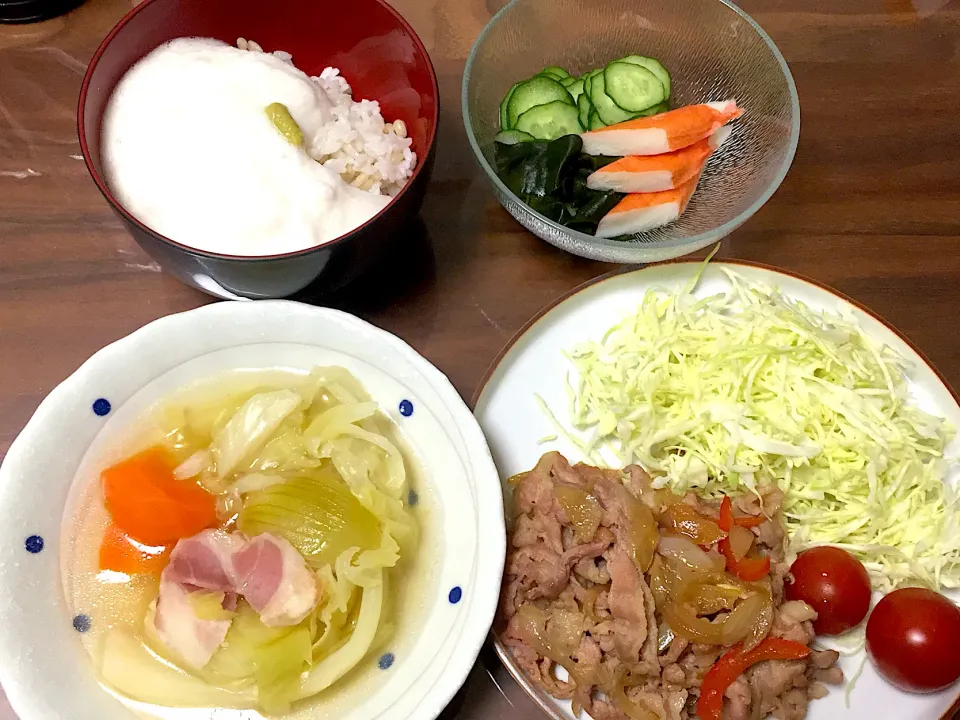 豚の生姜焼き キャベツのコンソメスープ きゅうりとカニカマの酢の物 とろろご飯|おさむん17さん