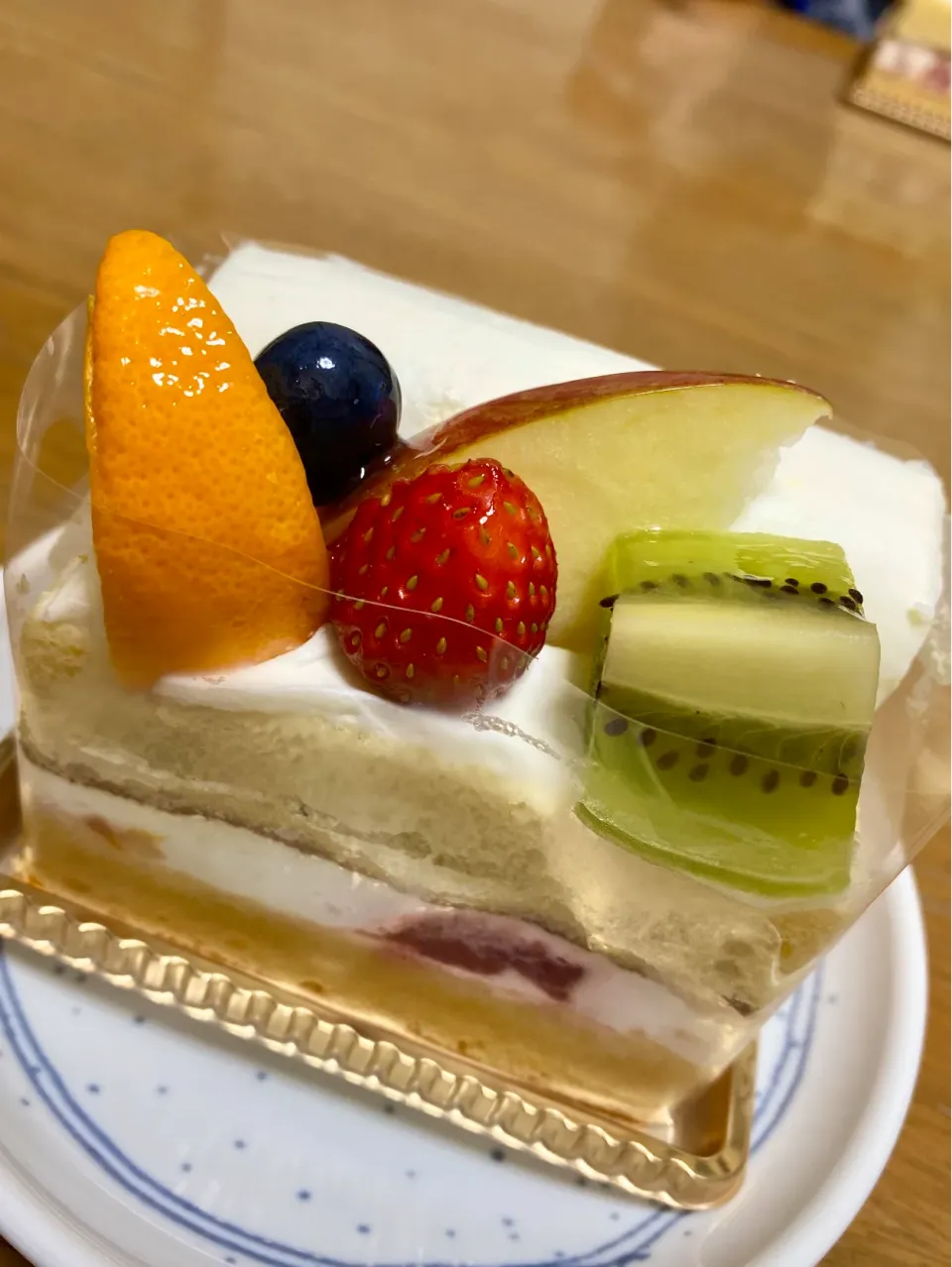 たまにはフルーツケーキが食べたくなった🍊🍇🥝🍎🍓|ひめちゃんさん