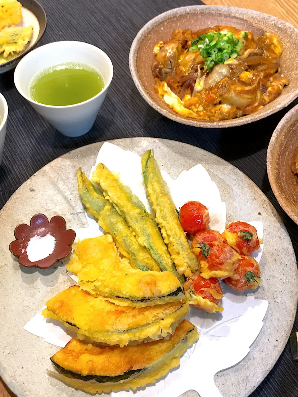 牡蠣の卵とじ丼、モロッコインゲンとかぼちゃとミニトマトの天ぷら|yukinnkoさん