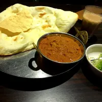 Snapdishの料理写真:ネパール料理屋　ナン　きのこのキーマカレー|グレナダ君さん