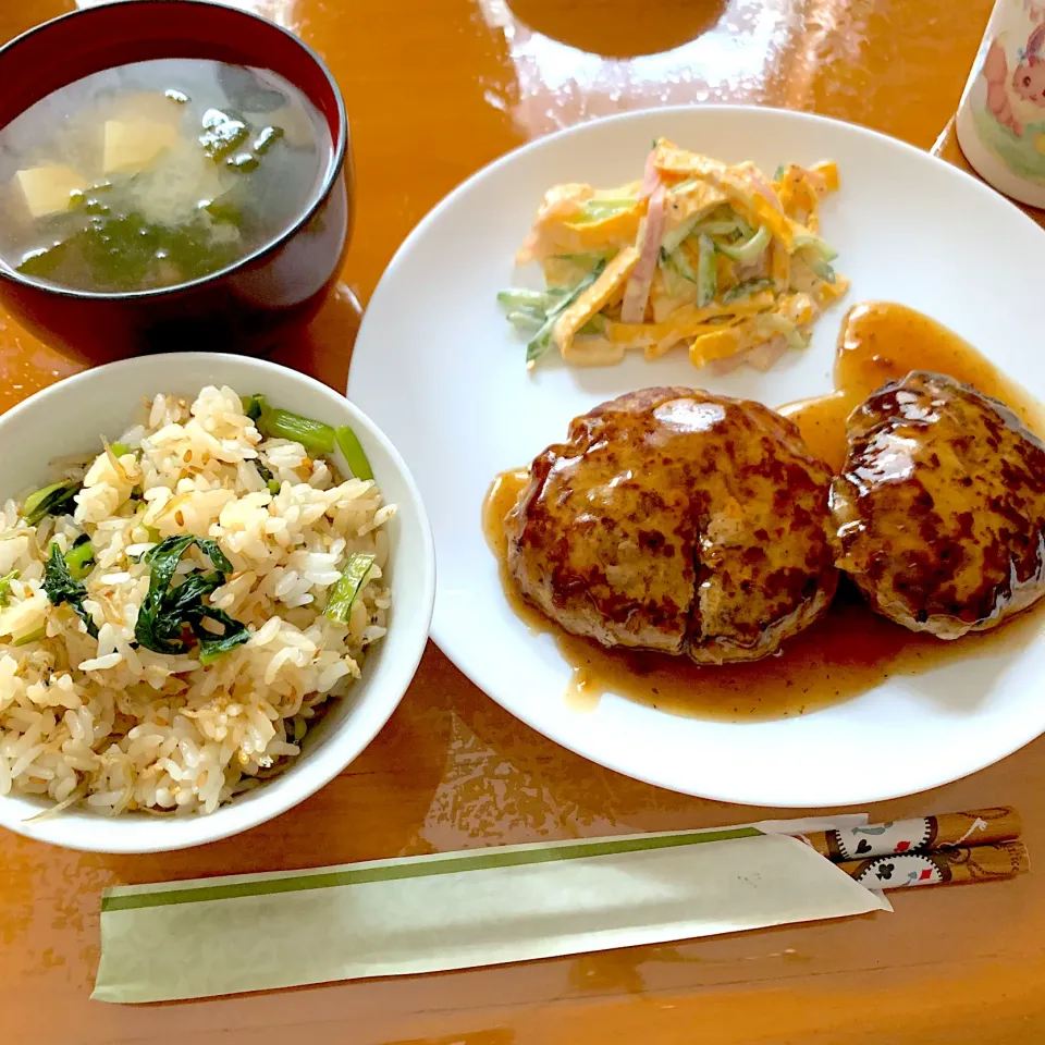 豆腐ハンバーグ・玉子ときゅうりのサラダ・小松菜とじゃこの混ぜご飯・豆腐とわかめの味噌汁|sayaさん