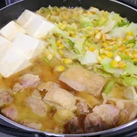 Snapdishの料理写真:うーころちゃんさんの簡単手作り☆鶏肉とキャベツの味噌バター鍋 #楽天レシピ