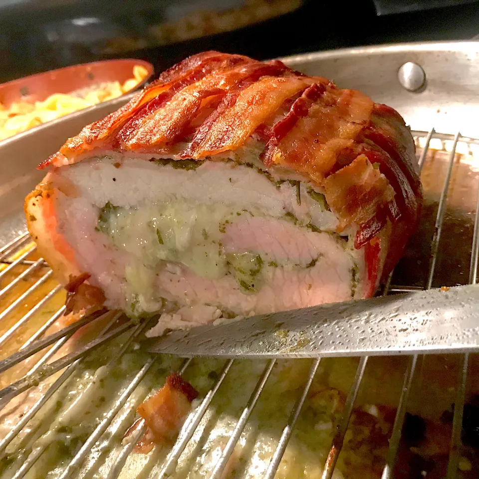 Cheese stuffed pork loin wrapped in bacon|TJ McAfoosさん