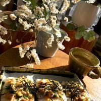 今朝は冷凍してたお餅で餅ピザ