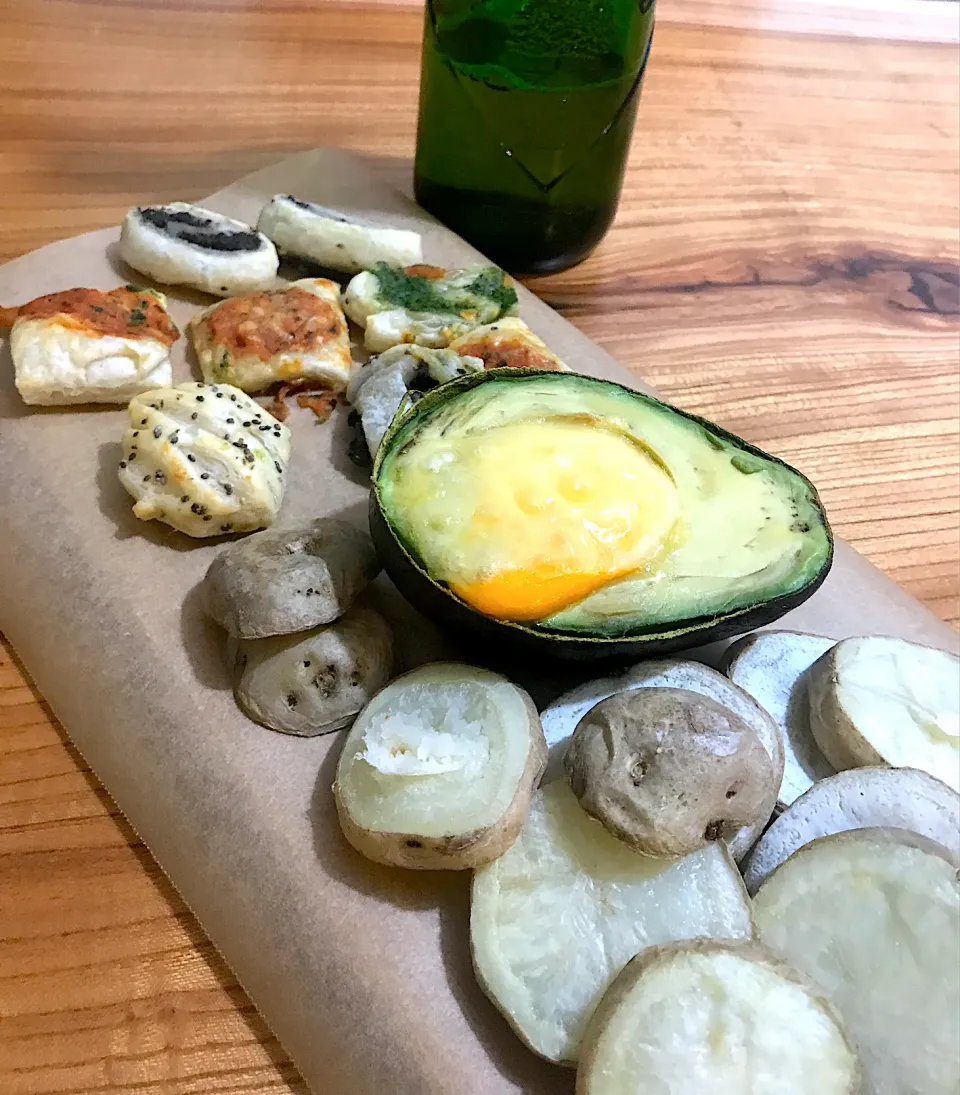 ビールのトモ！　焼きアボカドとポテト、ミニパイ|saika☆さん