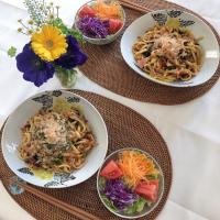 2/24❤︎醤油焼きうどん❤︎ 先日自由が丘私の部屋ショップで見つけたミモザのお皿に盛り付けてみました🌼🍃