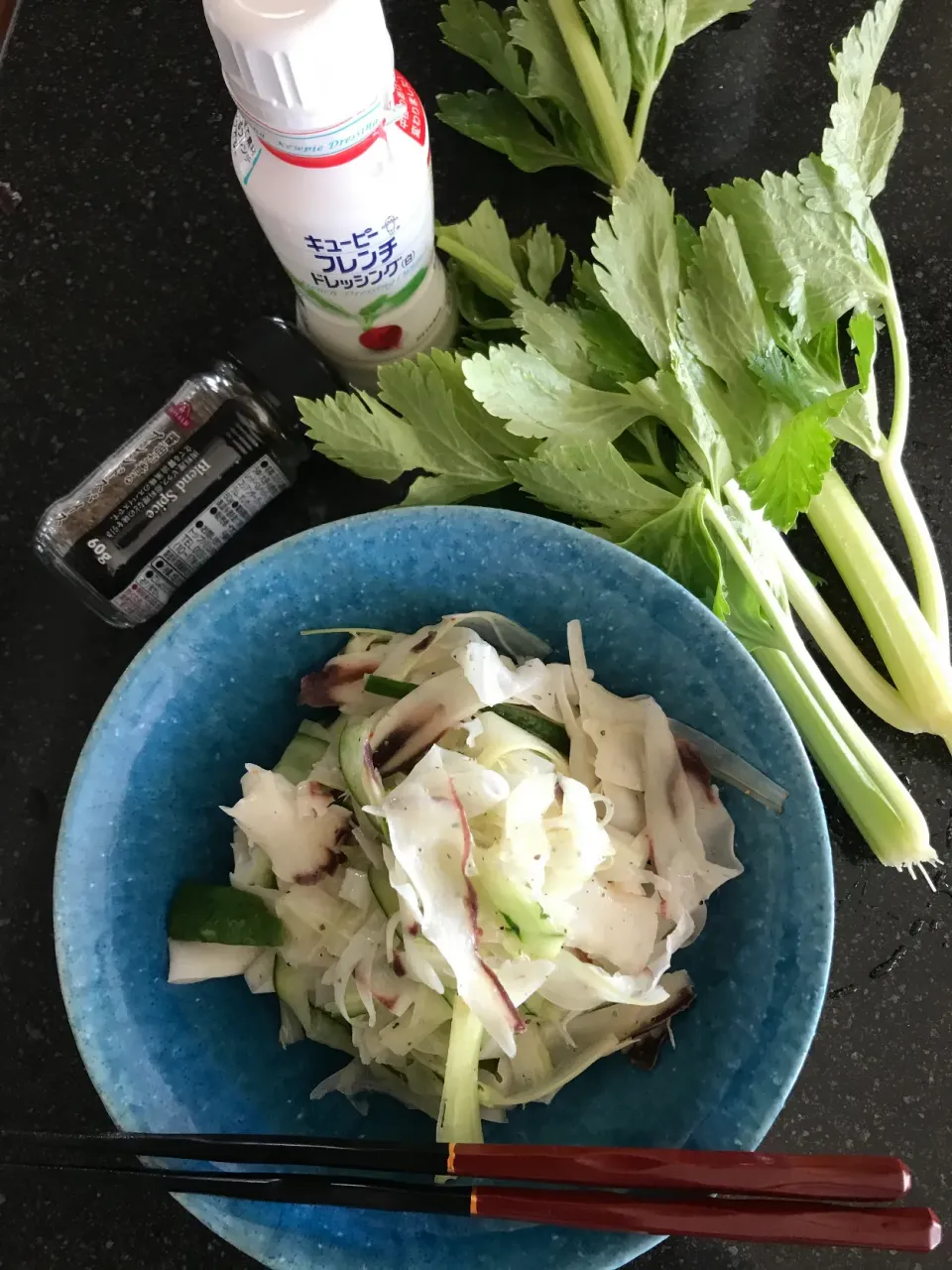 セロリと乾燥タコカマ🐙のサラダ🥗|シュトママさん