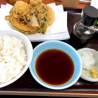 Snapdishの料理写真:てんや　野菜天ぷら定食|グレナダ君さん