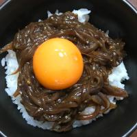 飲んだ後の〆に、生しらすの沖漬け丼