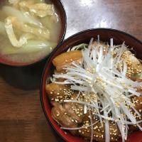 いつかの豚バラ丼　継ぎ足し使っているチャーシューだれで味付け。