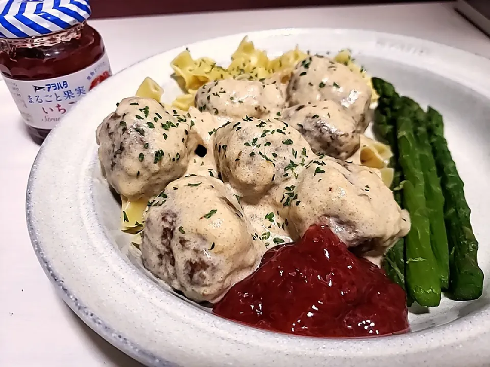 Snapdishの料理写真:meatballs with strawberry sauce|chonchiさん