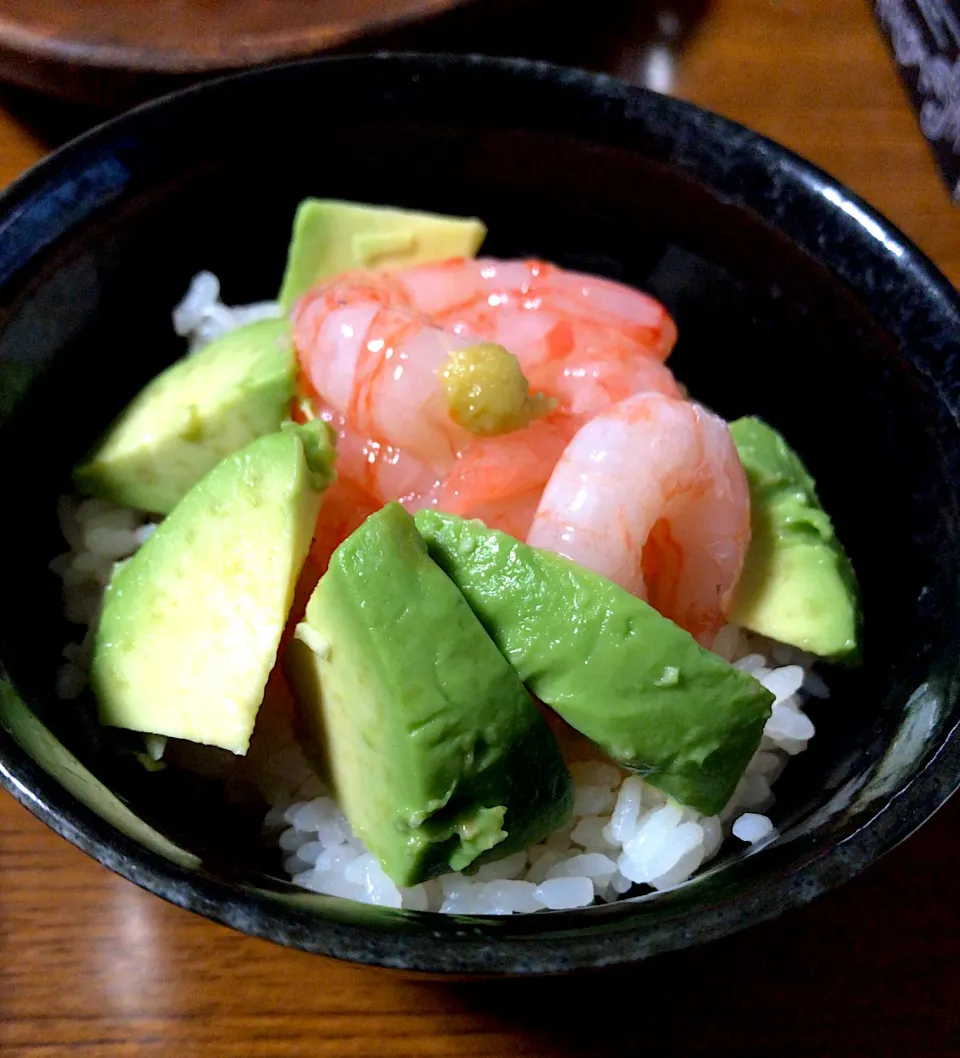 生の甘海老とアボカド の丼|naoeさん