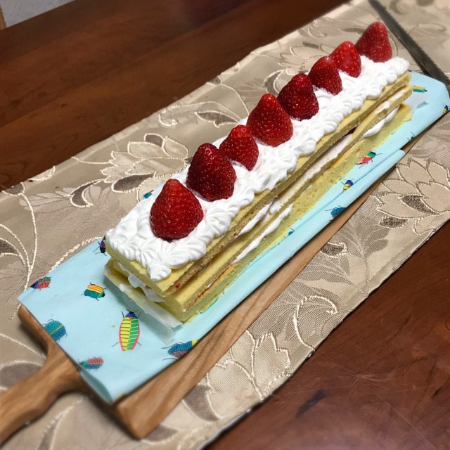 いちごのロングケーキ 時短 いちごのケーキ バースデイケーキ もも Snapdish スナップディッシュ Id 9giria