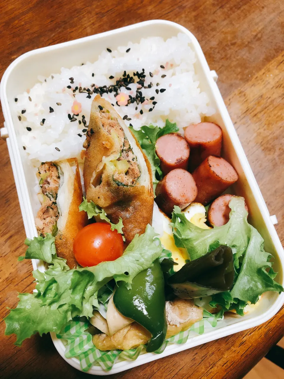 Snapdishの料理写真:お弁当　春巻き！|じゅさん