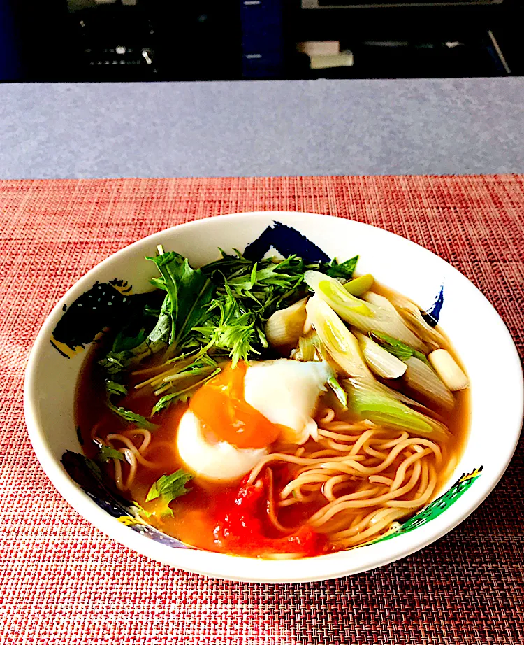 トマ味噌ラーメン温玉乗せ‼️お野菜たっぷり健康らーめんだな。(*≧∀≦*)❣️|イチロッタさん