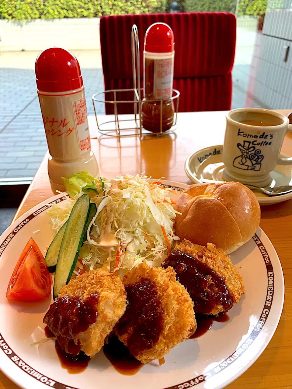 Snapdishの料理写真:コメダ珈琲店でbreakfast❣️😄🎶🎶ヒレカツ&カフェ・オ・レ|ROSE & ROSEさん