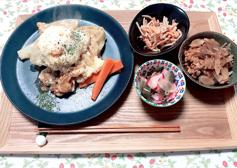 Snapdishの料理写真:夕ごはん😋ミルフィーユキャベツのチーズのせ焼き🧀|🤤nana🥢さん