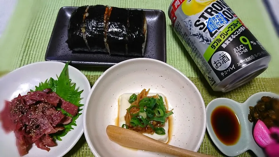 ★今夜の晩酌★
☆おつまみ牛タン
☆京都豆腐のなめ茸のせ
☆時速ニンニクとお漬物
☆焼き鯖寿司
☆strongzeroﾀﾞﾌﾞﾙｸﾞﾚﾌﾙ|☆Chieco☆さん