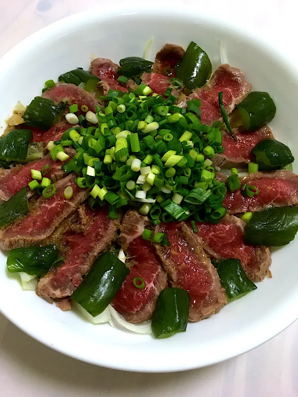 牛たたき丼|ももさん